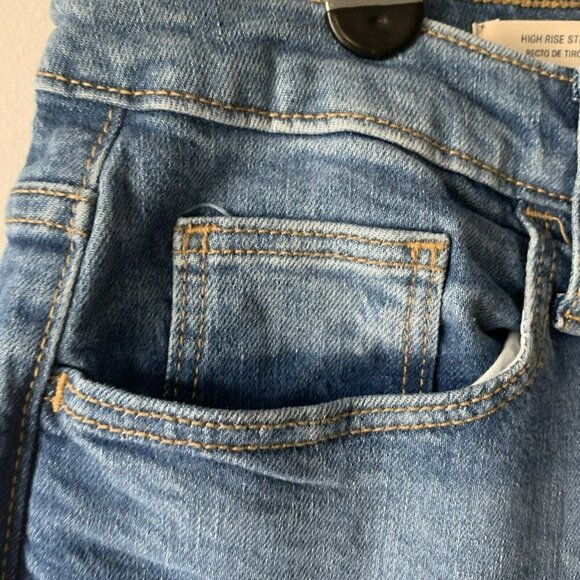 Universal Thread Jeans 12 High Rise Straight Medium Wash - Picture 2 of 10